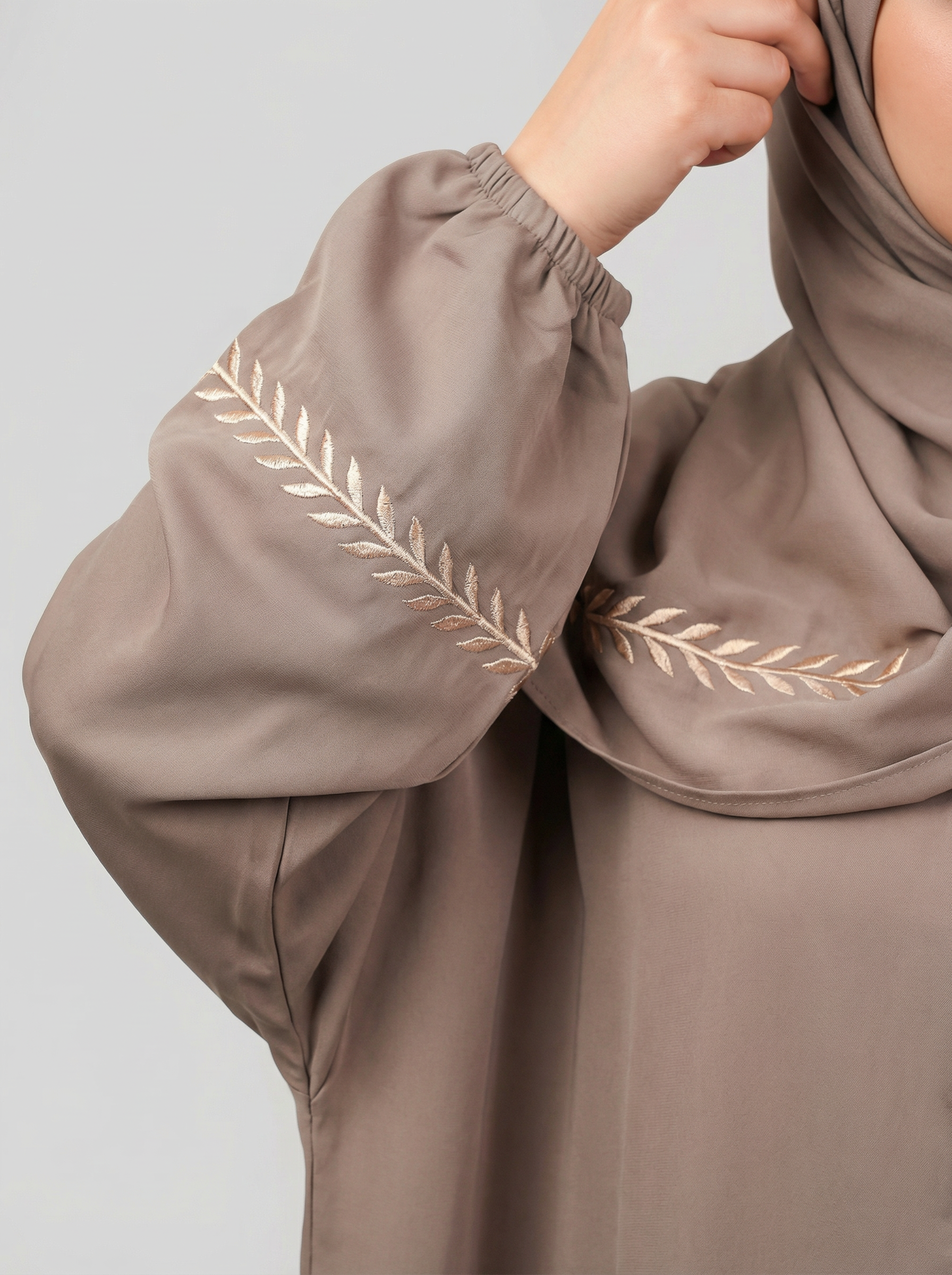 Abaya Brodée Greige